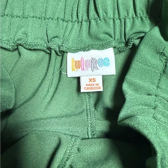 LulaRoe women’s size extra small green skort with belt and side pockets. - Picture 2 of 6